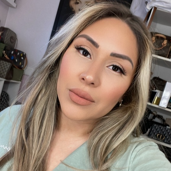 👋🏼❤️Meet your Posher, Jennifer - Picture 1 of 3